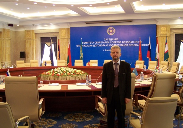 Готовлюсь к выходу в прямой эфир с заседания ОДКБ в Бишкеке